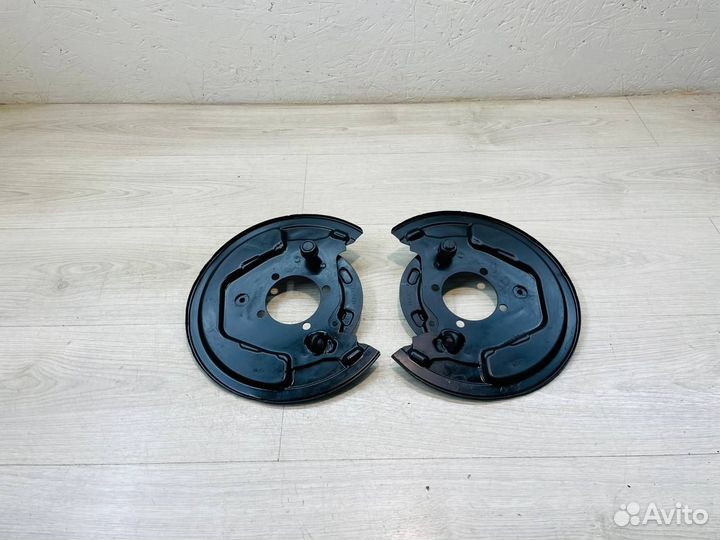 Щиты опорные задние пара Toyota Avensis 250