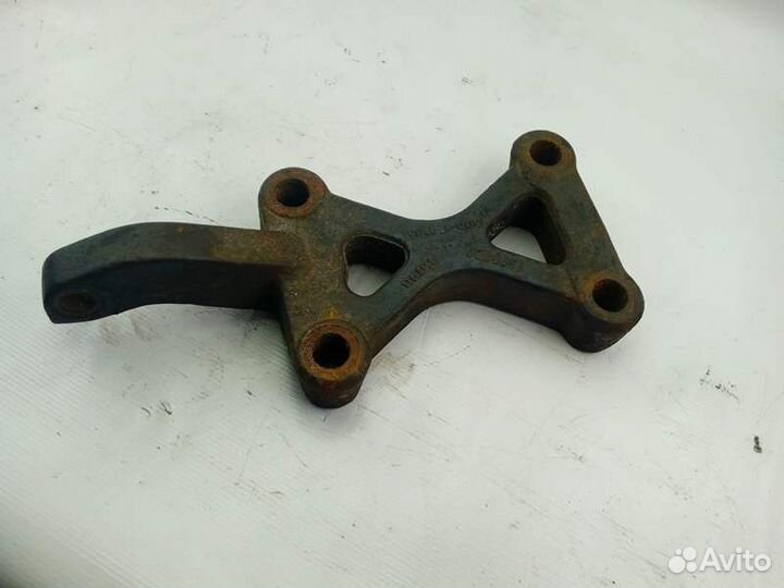 Кронштейн амортизатора ведущего моста, нижний прав