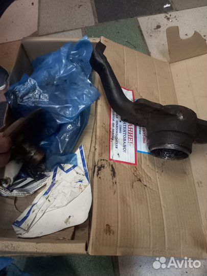 Поворотный кулак и ступицы на ниву