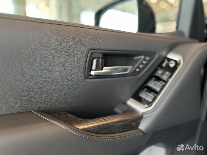 Toyota Land Cruiser 3.3 AT, 2024