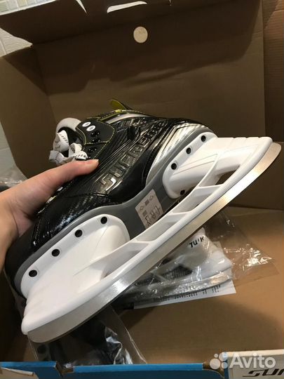 Коньки хоккейные