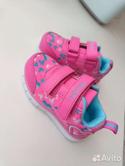Кроссовки для девочки новые