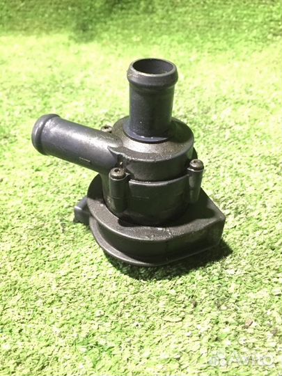 Насос водяной Volkswagen Tiguan CCZ 2012