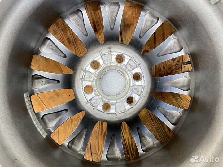 R20 Michelin XLD D2 275/55, PCD 6x139.7 DIA 95.1