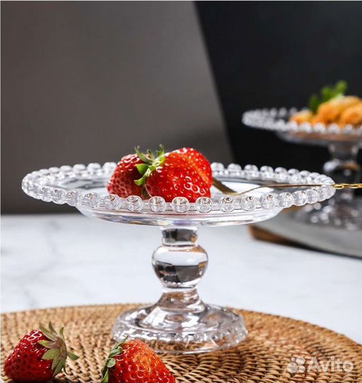 Тортница на ножке