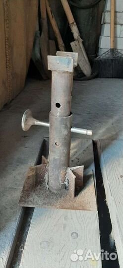 Подставка автомобильная