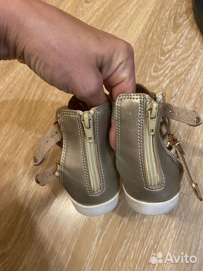 Сандалии для девочки