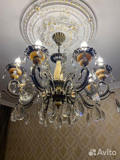 Бронзовая люстра с ониксом