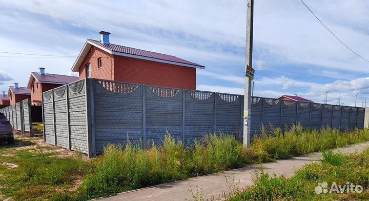 Забор бетонный, грядки