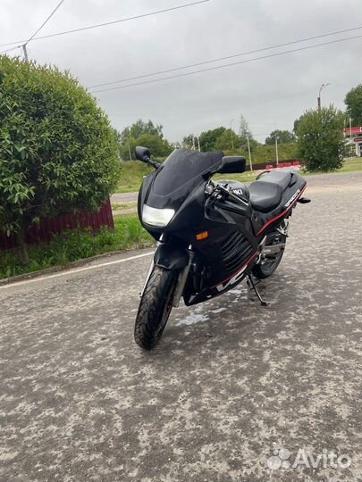 Suzuki rf400