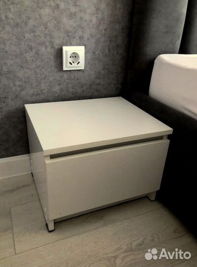 Тумба прикроватная
