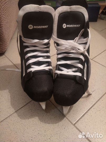 Коньки хоккейные детские