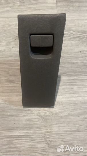 Mazda demio 2005 год бардачок