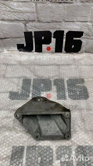 Кронштейн опоры двигателя передний левый Bmw