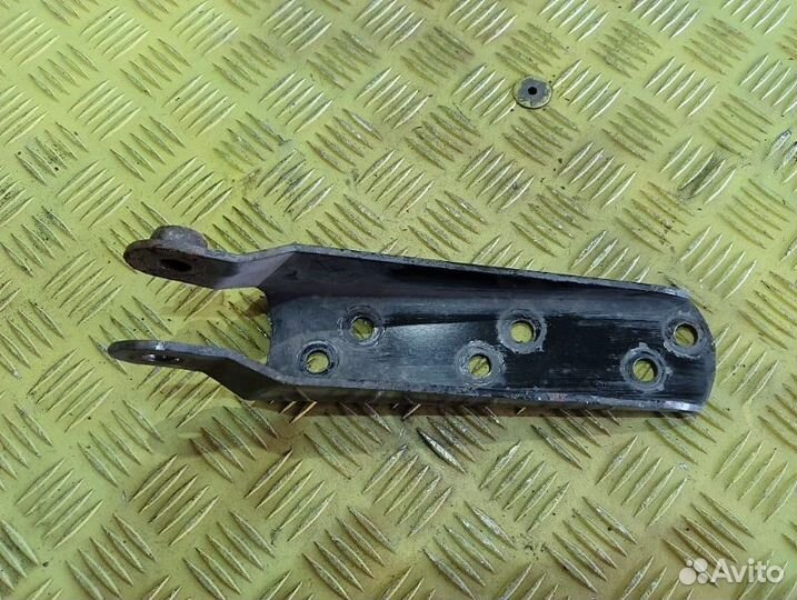 Кронштейн цилиндра подъема кабины Man Tgl