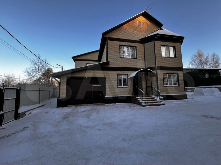 Дом 214 м² на участке 7 сот.