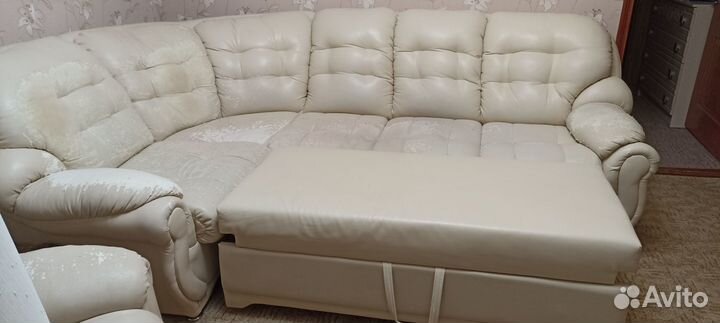 Большой угловой раскладной диван c креслом бу