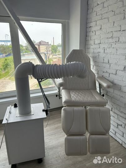 Педикюрное кресло, вытяжка