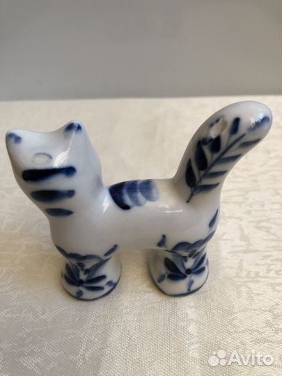 Статуэтка кошка
