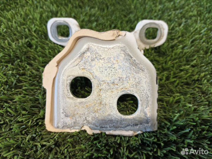 Петля двери верхняя задняя правая Renault Duster