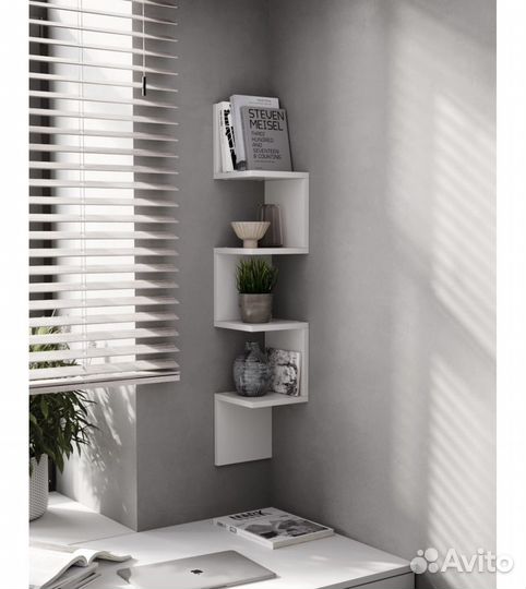 Полка настенная угловая белая собрана