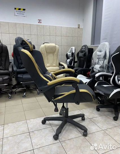 Игровое компьютерное кресло