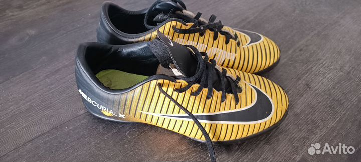 Детские футбольные бутсы