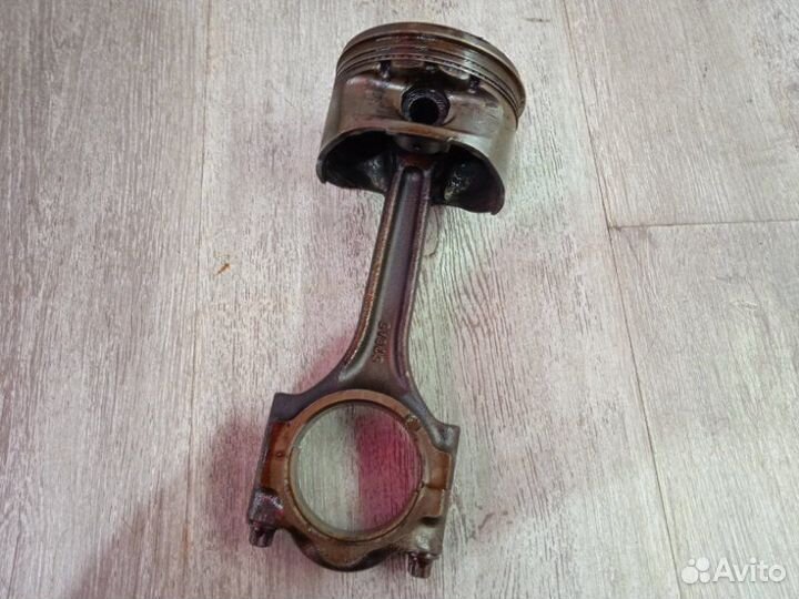 Поршень с шатуном Ford Focus 1 eyde 2002