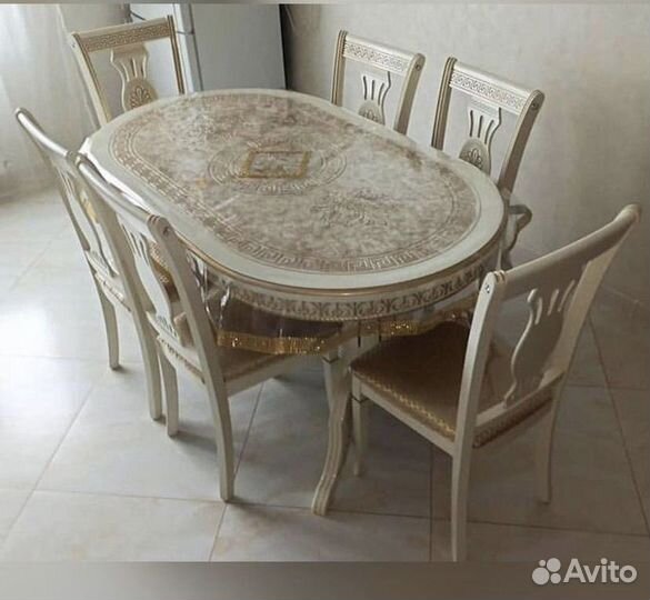 Стол и стулья