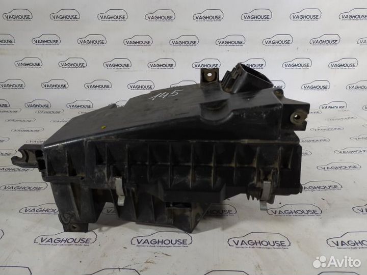 Корпус воздушного фильтра Nissan Maxima A33 2.0