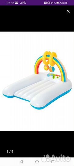 Пеленальный надувной матрас с игрушками