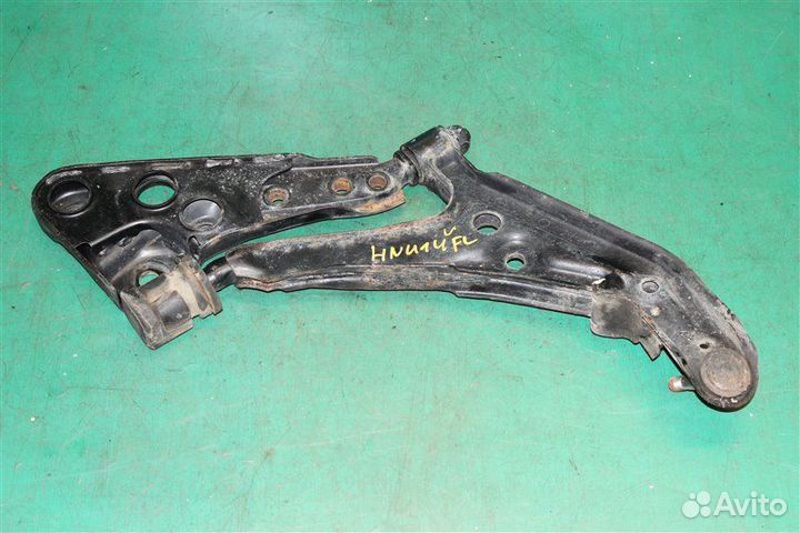 Рычаг подвески передний левый Nissan Bluebird