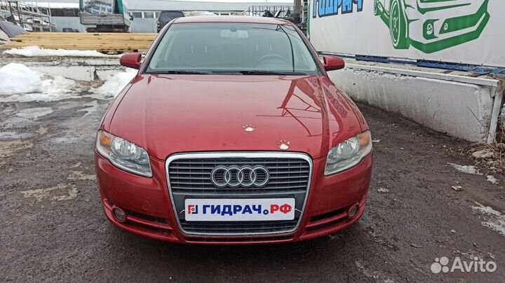 Накладка крышки багажника Audi A4 8E0827574C. В сборе