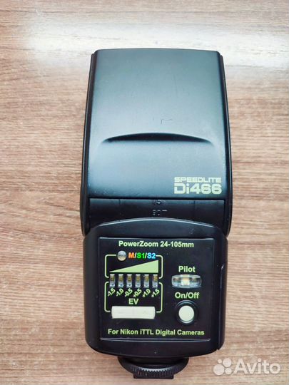 Фотовспышка Nissin