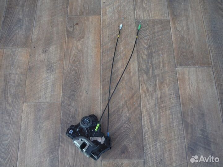 Замок двери передней левый toyota Auris 1 2008