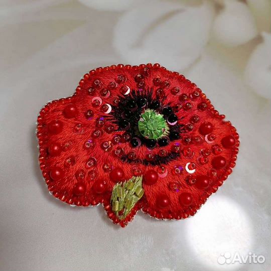 Брошь мак