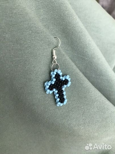 Серьги крестики из бисера