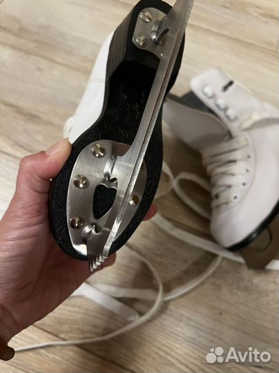 Коньки фигурные 27 р