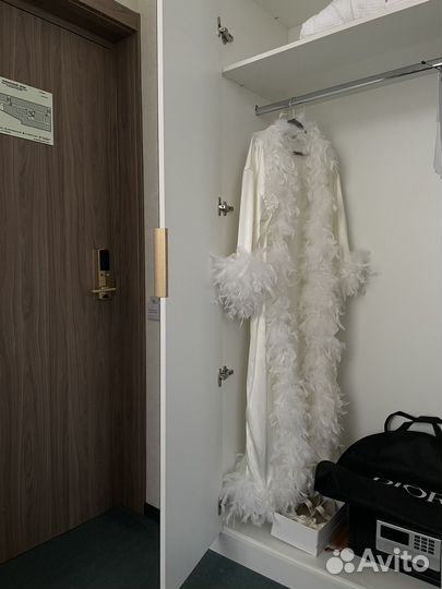 Халат с перьями