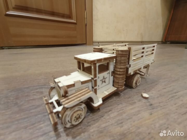 Деревянные машины и поезд