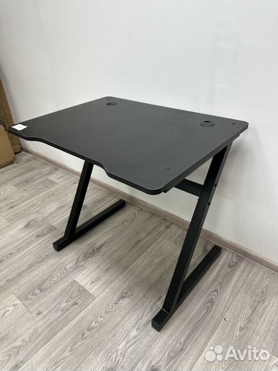 Компьютерный стол игровой