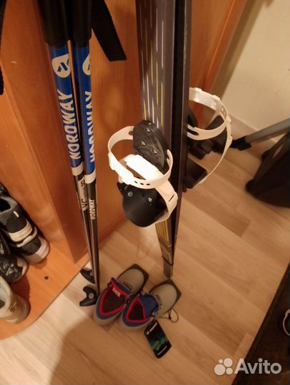 Лыжи, ботинки и палки