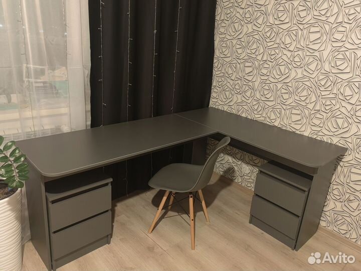 Угловой письменный стол для двоих