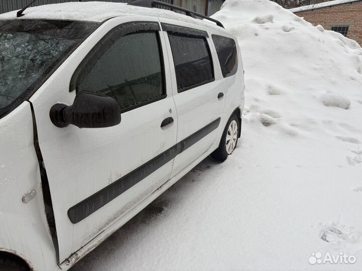 LADA Largus 1.6 МТ, 2018, битый, 100 000 км