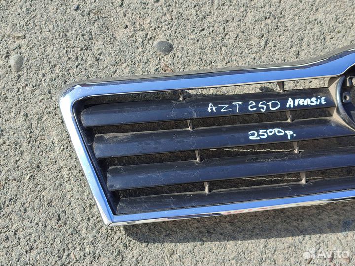Решетка радиатора Toyota Avensis 250 2002-10 Китай