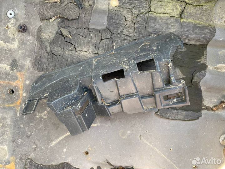 Крепление фары Infiniti JX35