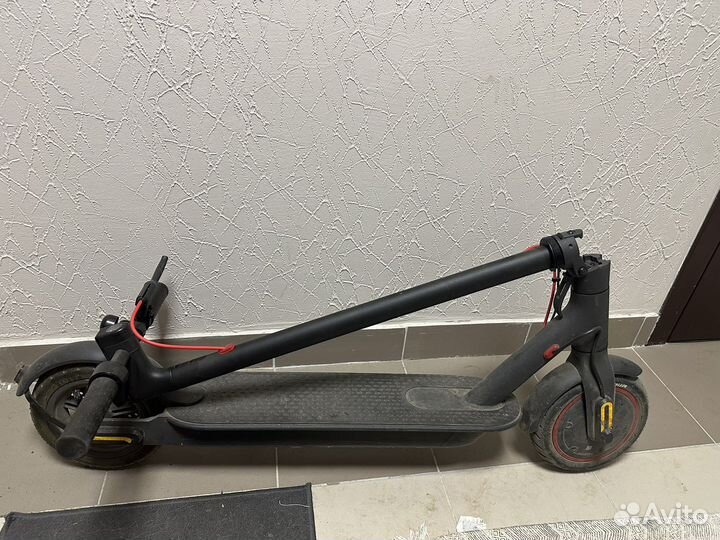 Электросамокат Xiaomi Mi Electric scooter pro