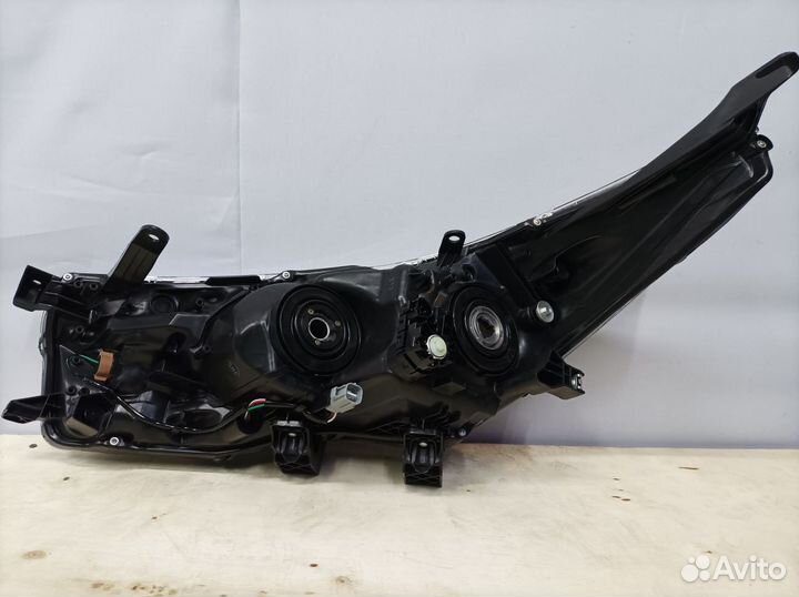 Фара правая Toyota Corolla 11 Е180 2013