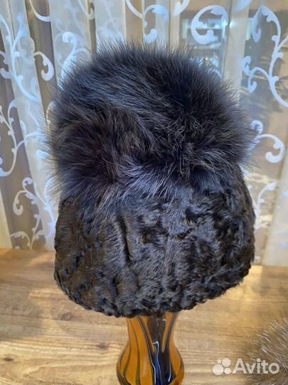Шапка женская из каракуля с опушкой 56-58 р