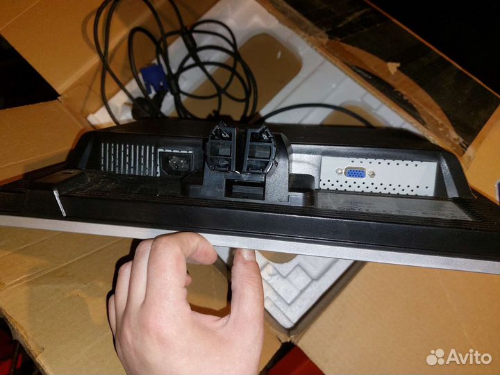 Монитор LG Flatron L1719S-SF в коробке